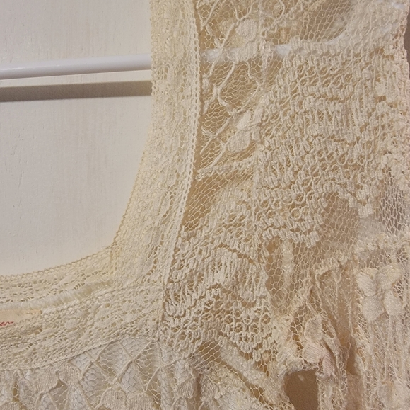 Love Blossom Lace Dresd - Picture 2 of 3